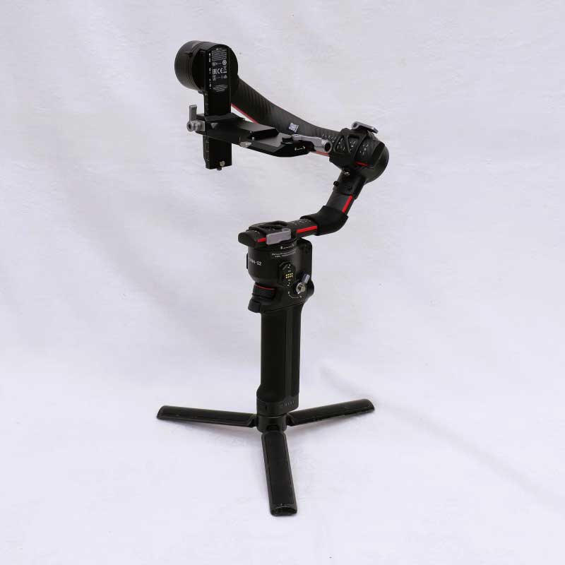 【DJI RS 2 Proコンボ 現状渡し 中古品】 DJI ミラーレスカメラ用 プロ向けハンドヘルド式3軸カメラジンバル